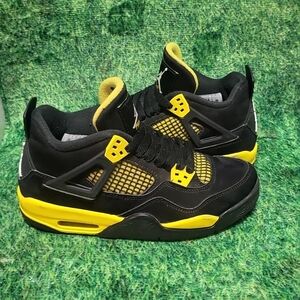 Nike Air Jordan 4 Thunder GS 2023 Black Tour Yellow Size 5.5Y  (7 Wmn.) no box i